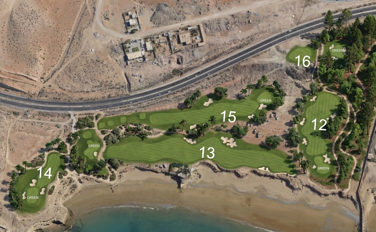 Plan d'étude des trous 12 à 16 : les fairways et les greens sont détourés et numérotés sur la photographie aérienne du site.