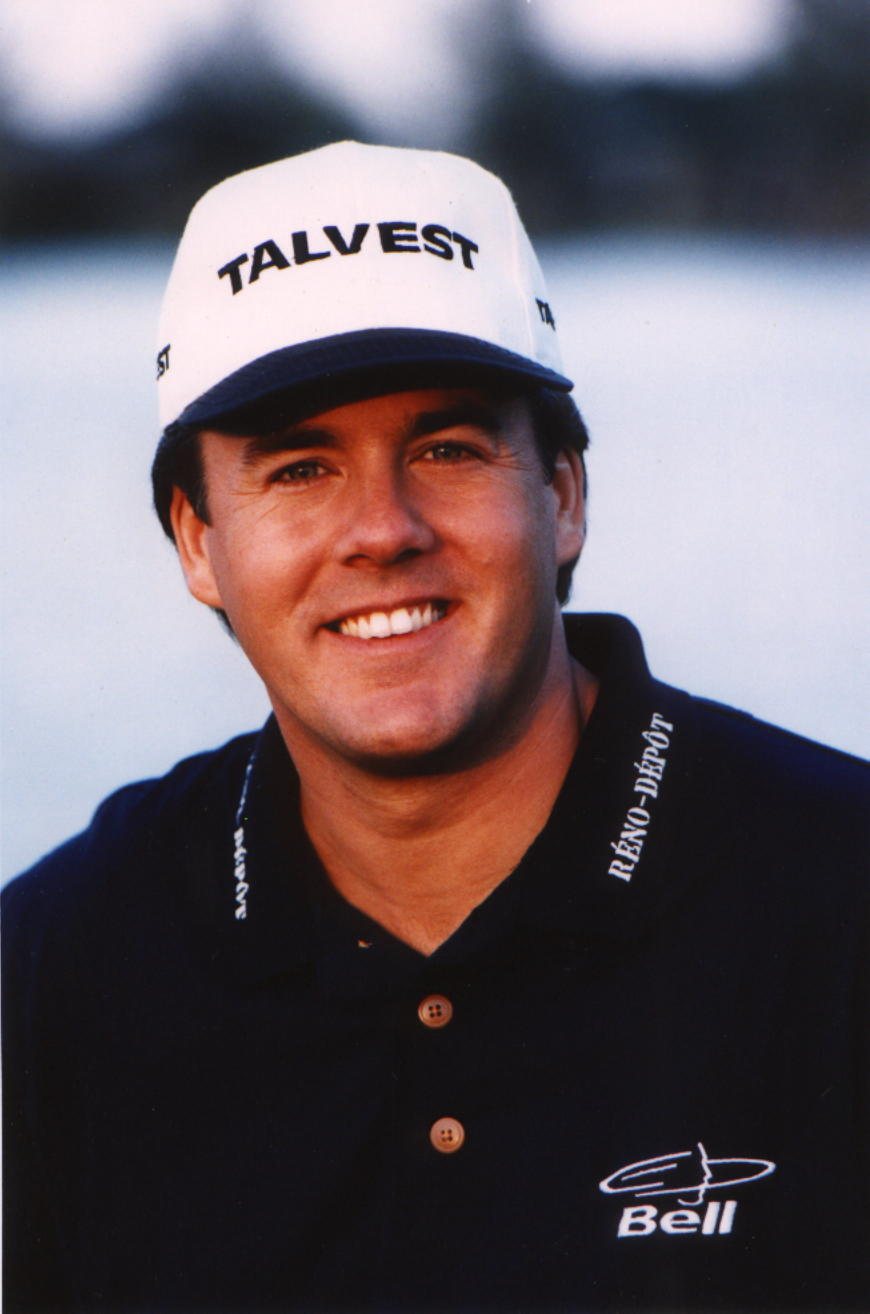 Stéphane Talbot en tenue de compétition à la fin des années 1990, casquette Talvest et polo de circuit.